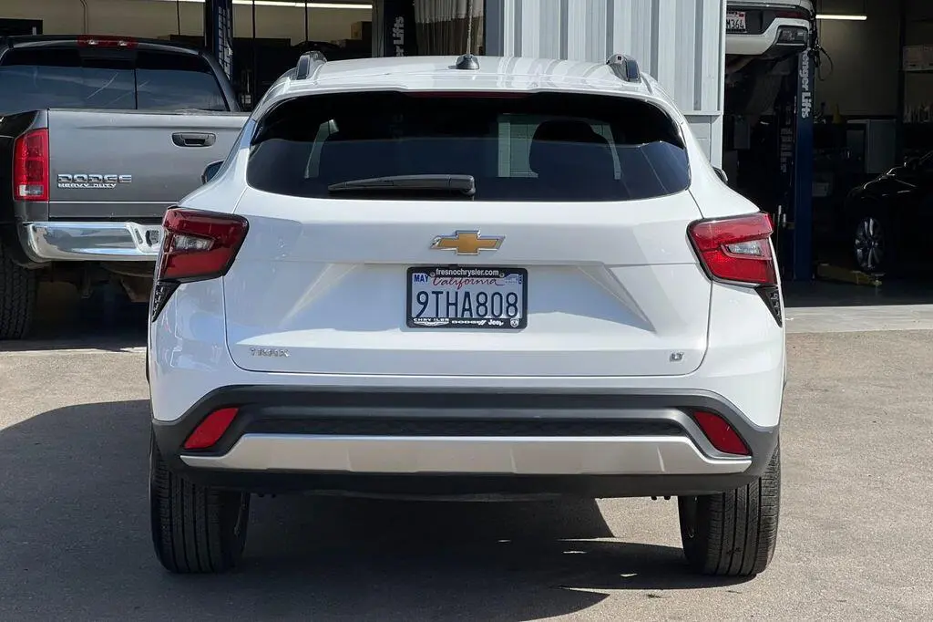 2025 Chevrolet Trax LT photo 5