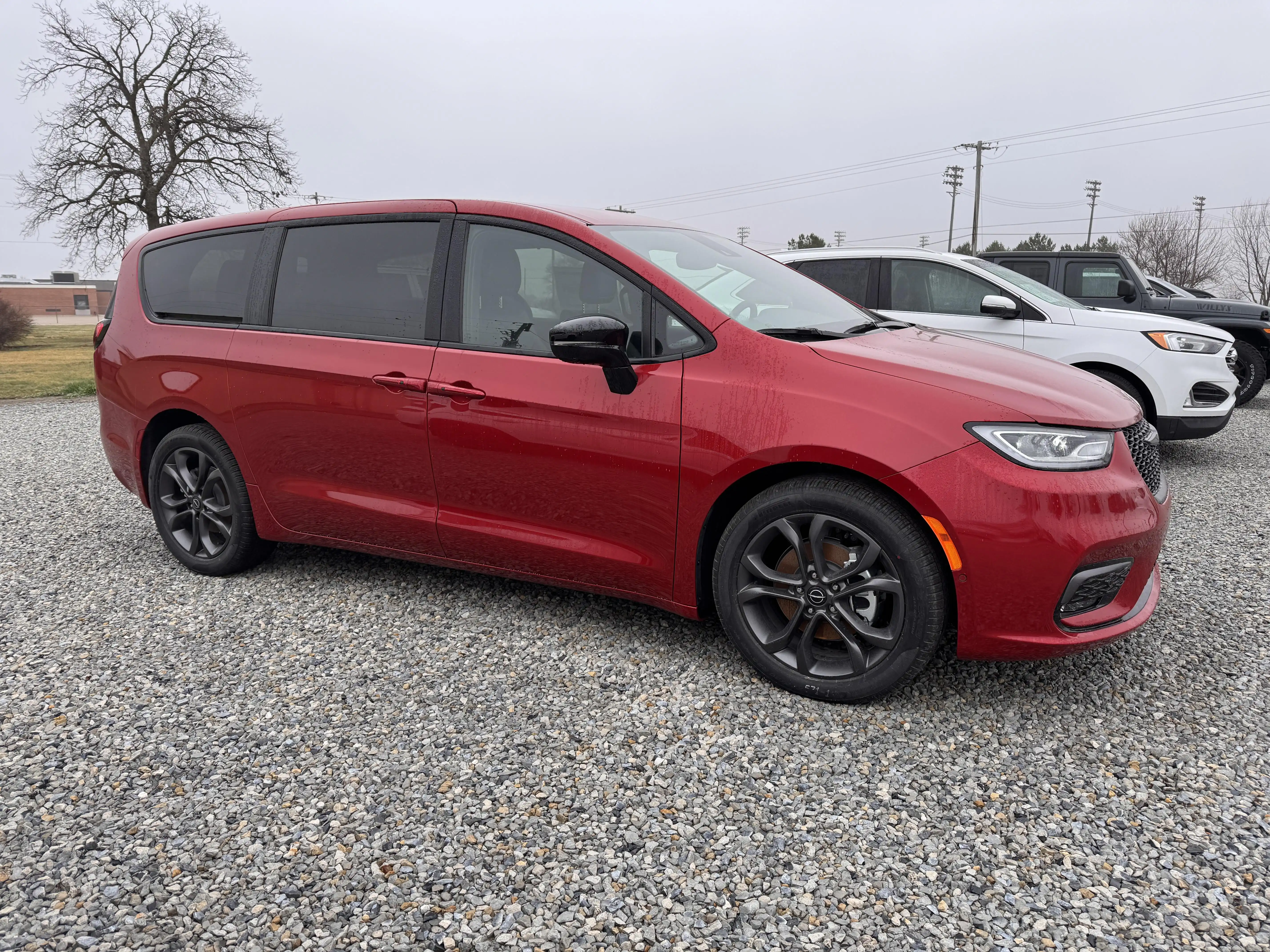 2026 Chrysler Pacifica Select's photo
