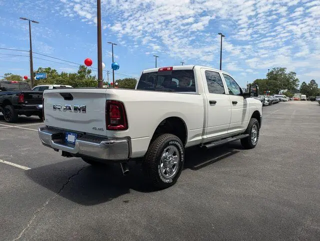 2026 RAM 2500 Tradesman 4X4 Crew Cab SWB photo 4