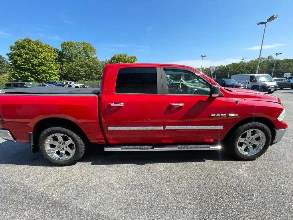 2010 RAM 1500 SLT Crew Cab photo 5