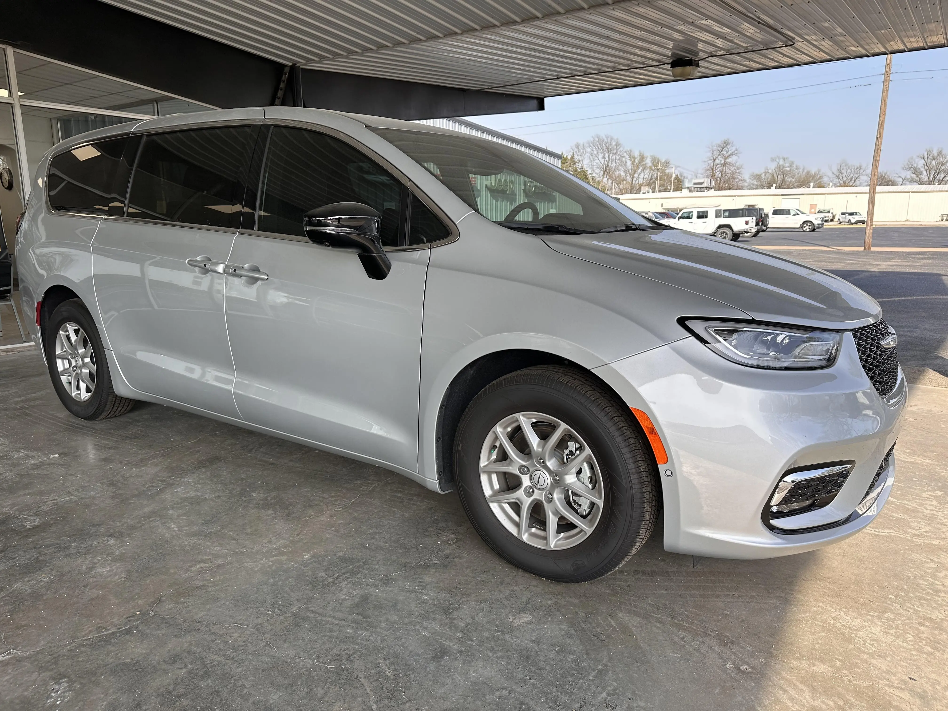 2026 Chrysler Pacifica Select photo 3