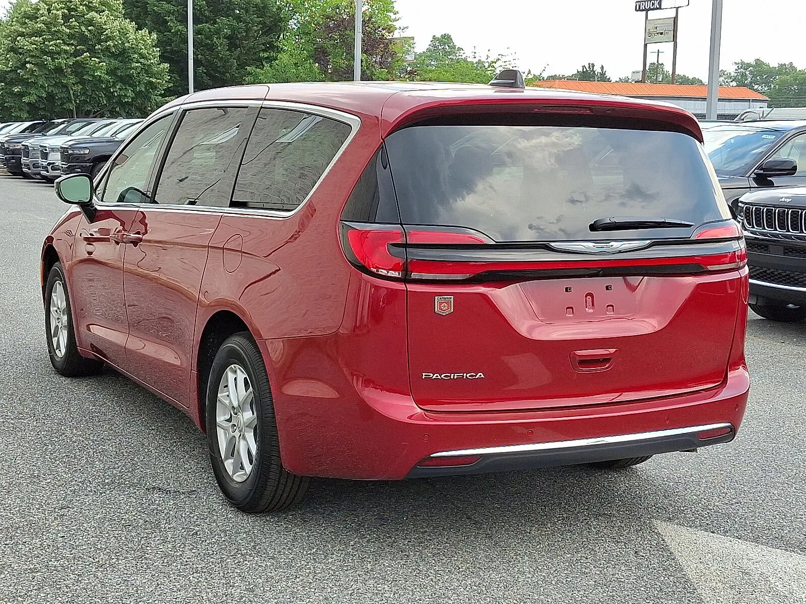2025 Chrysler Pacifica Select photo 3