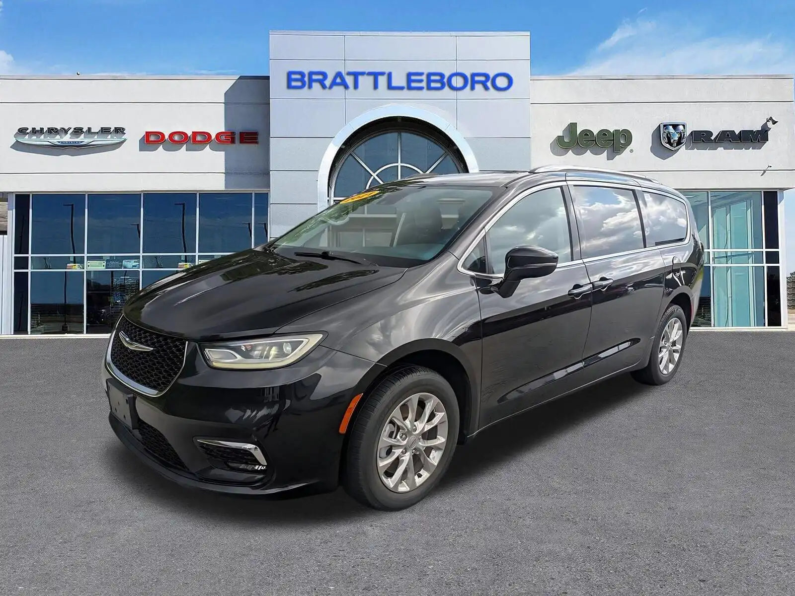 2021 Chrysler Pacifica Touring L's photo