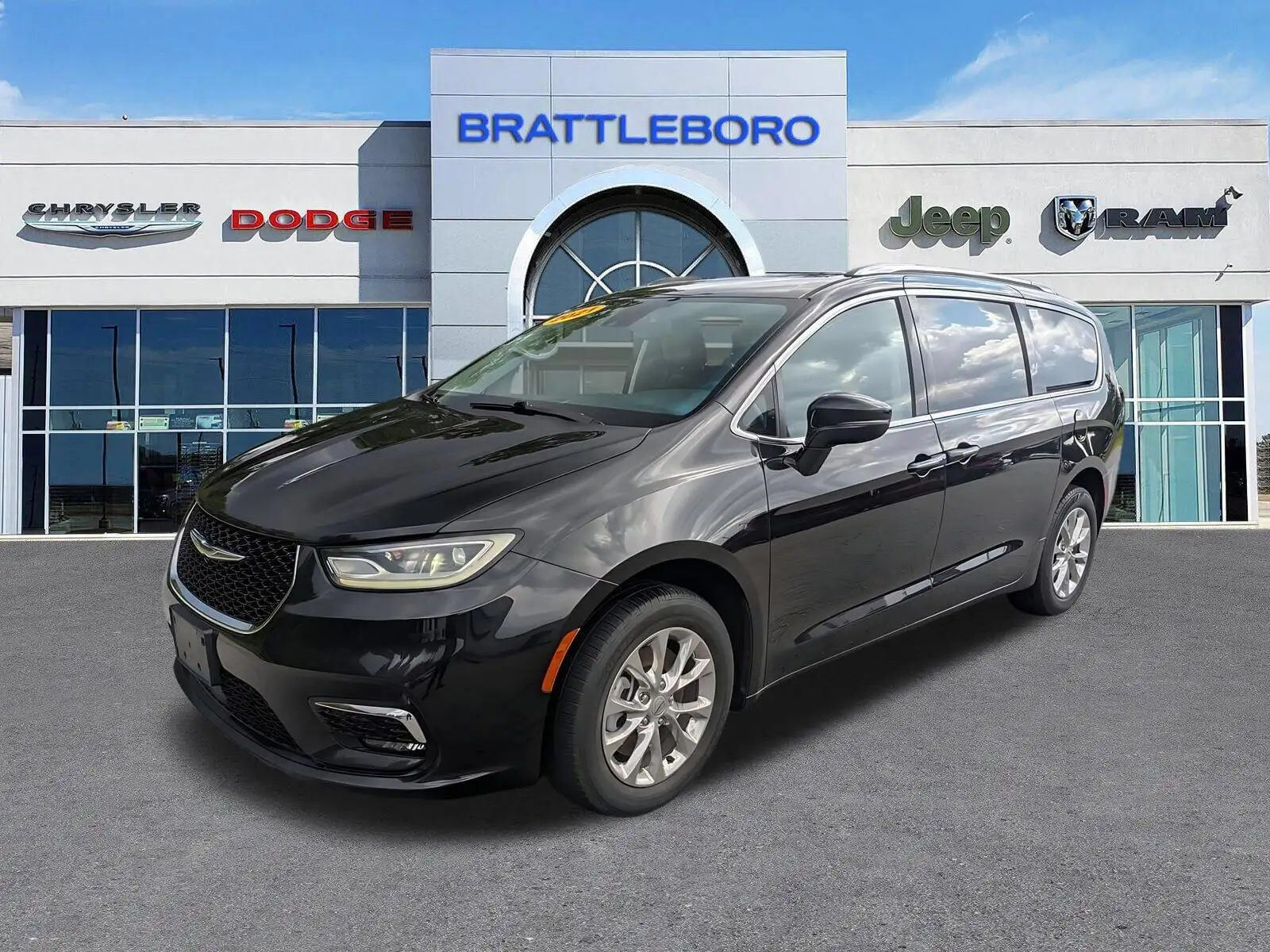 2021 Chrysler Pacifica Touring L's photo