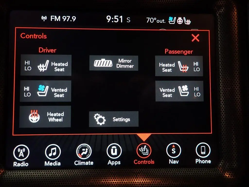 2017 Dodge Challenger R/T Plus photo 4