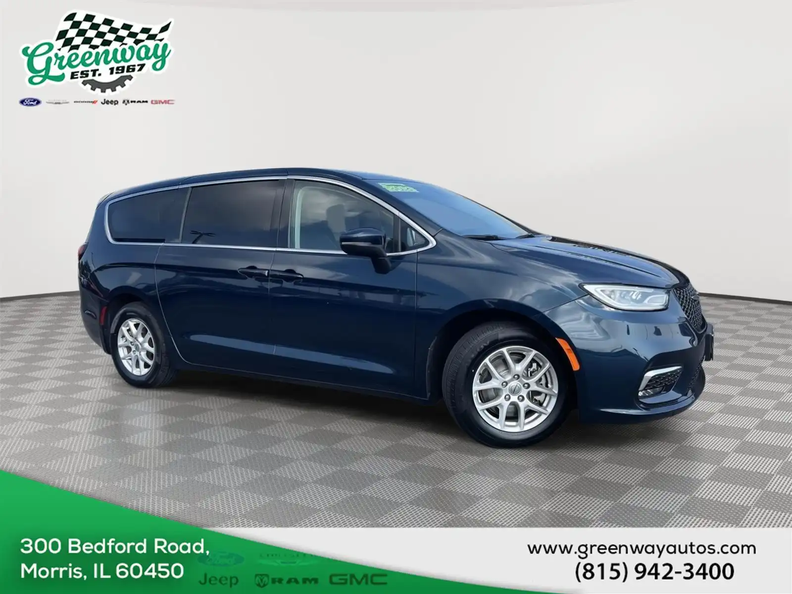 2023 Chrysler Pacifica Touring L's photo