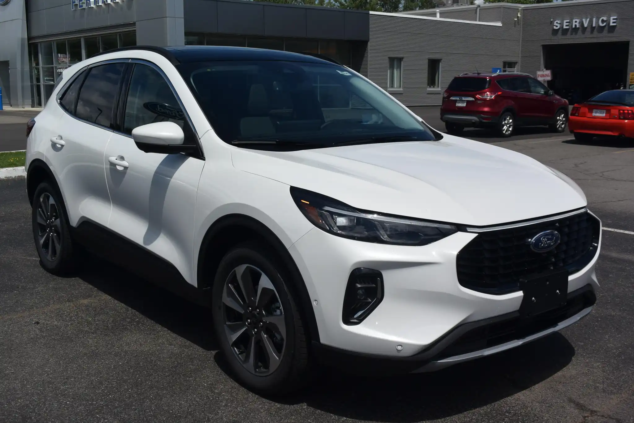 2023 Ford Escape Platinum AWD's photo
