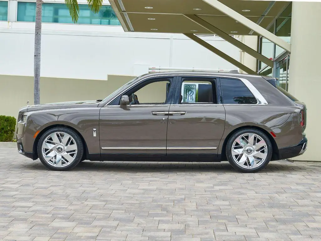 2027 Rolls-Royce Cullinan Base photo 3