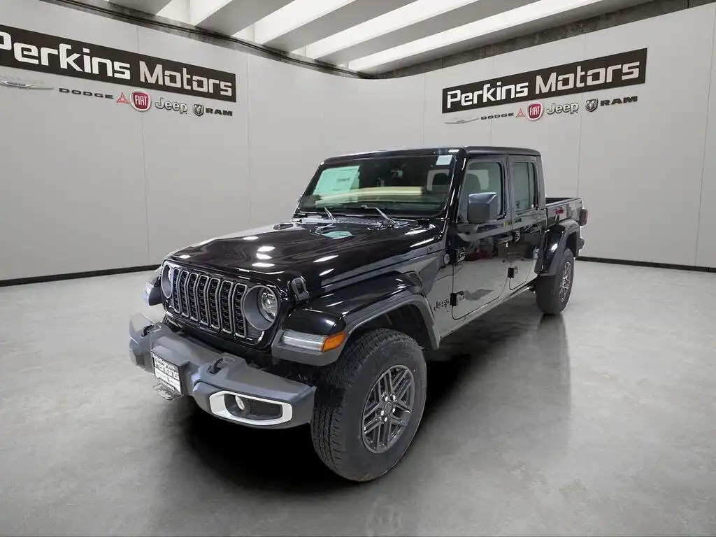 2026 Jeep Gladiator Sport S Auto's photo