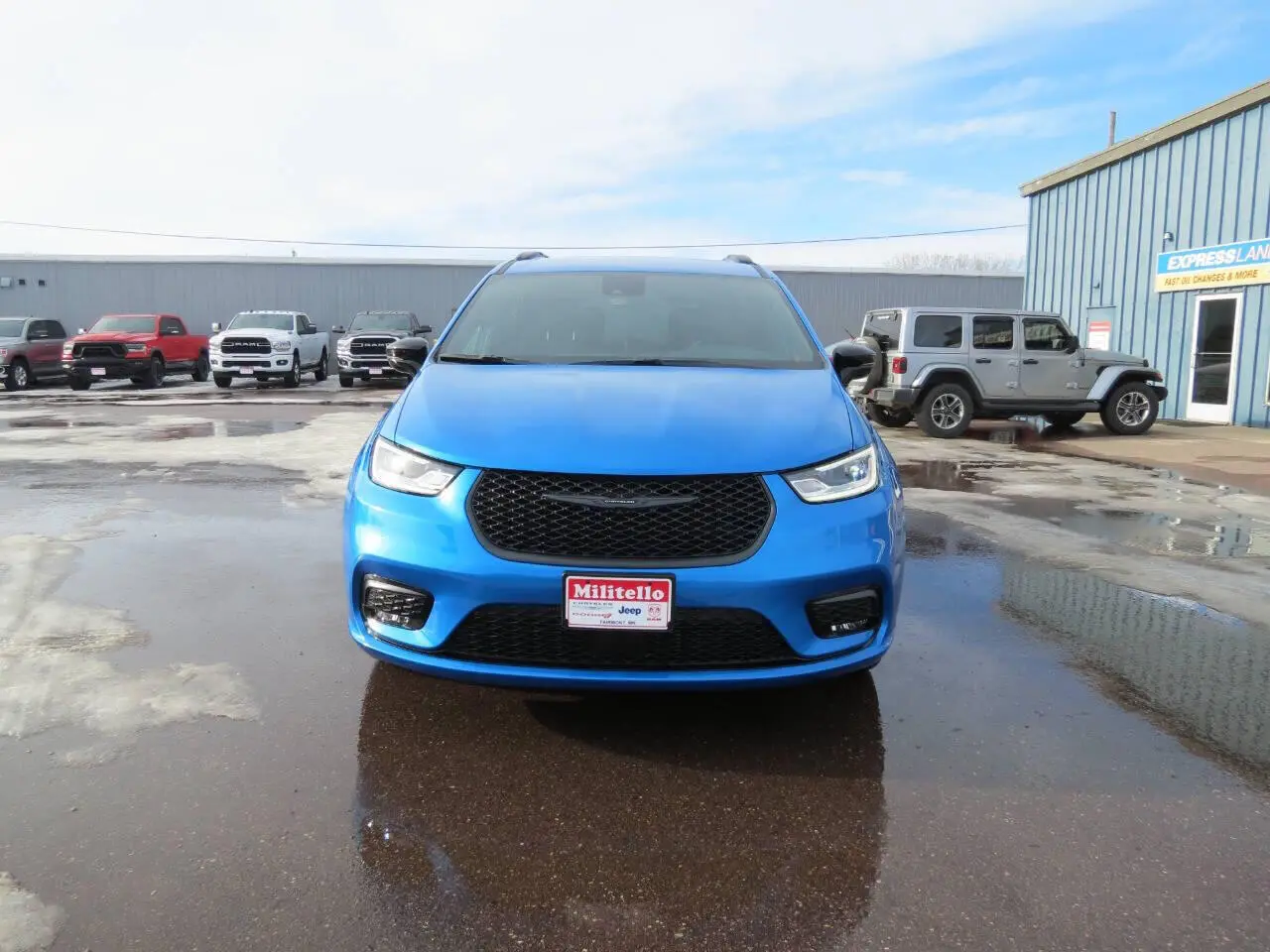 2026 Chrysler Pacifica Select photo 4