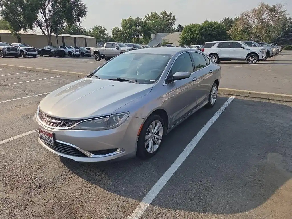 2015 Chrysler 200 Limited's photo
