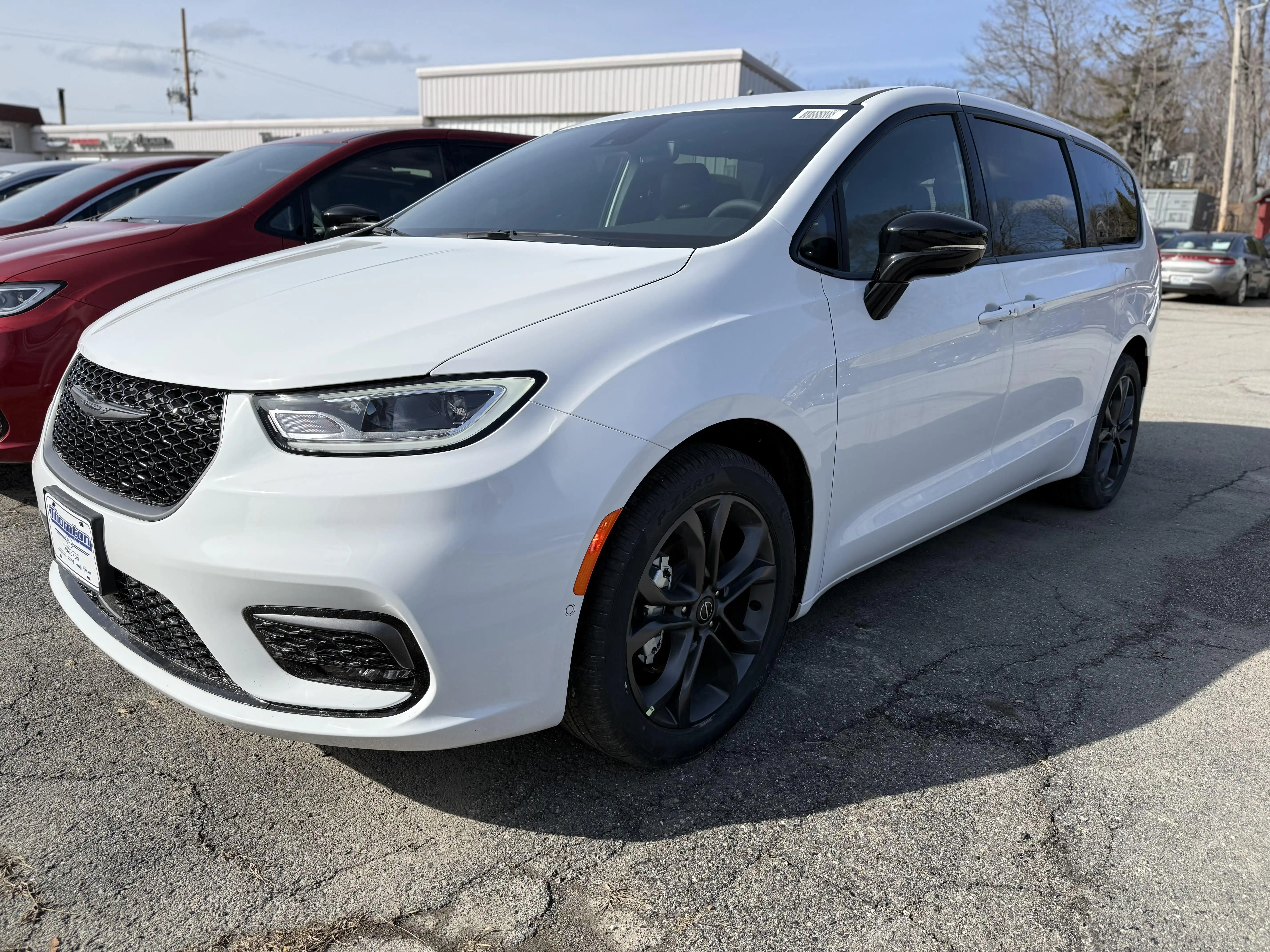 2026 Chrysler Pacifica Select's photo