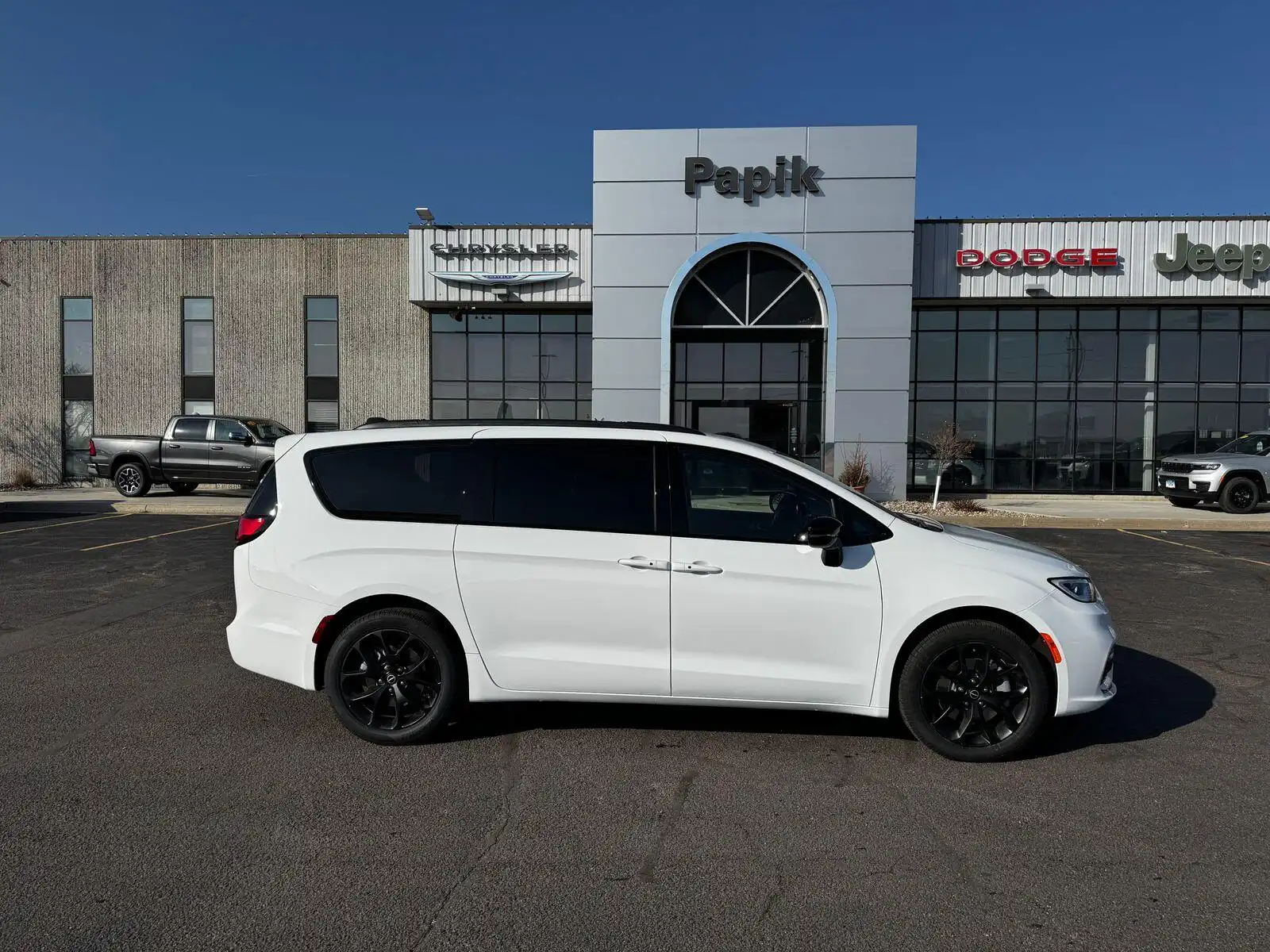 2026 Chrysler Pacifica Select AWD's photo