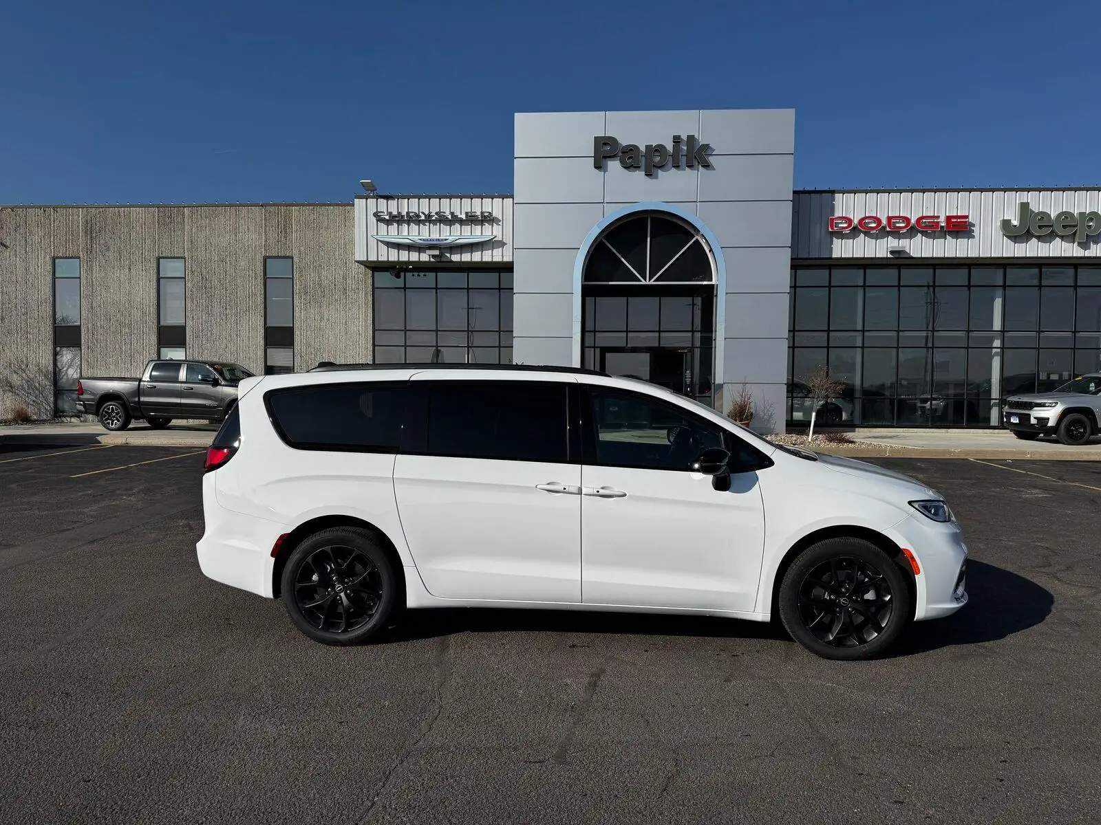 2026 Chrysler Pacifica Select AWD photo 1