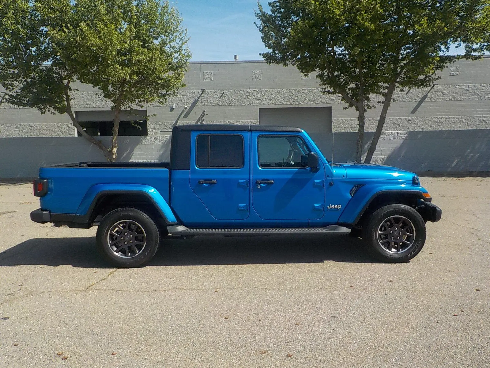 2023 Jeep Gladiator Overland photo 4