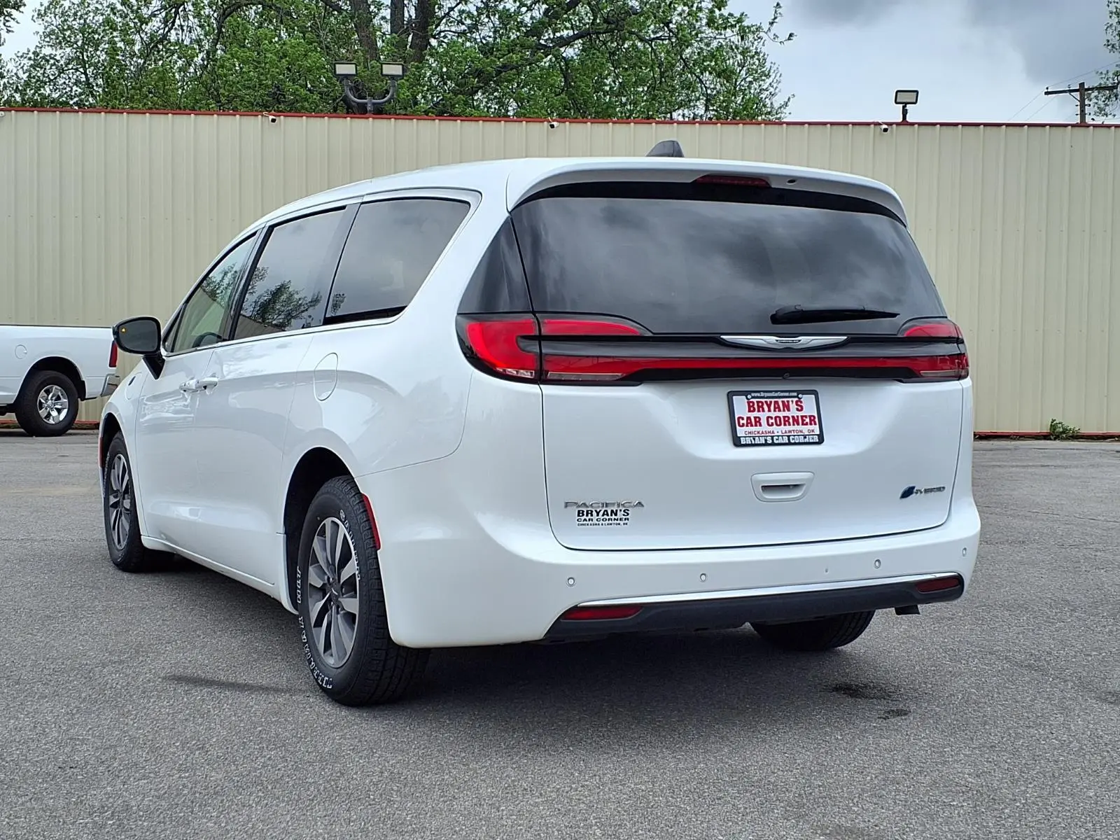 2024 Chrysler Pacifica Hybrid Select PHEV photo 3