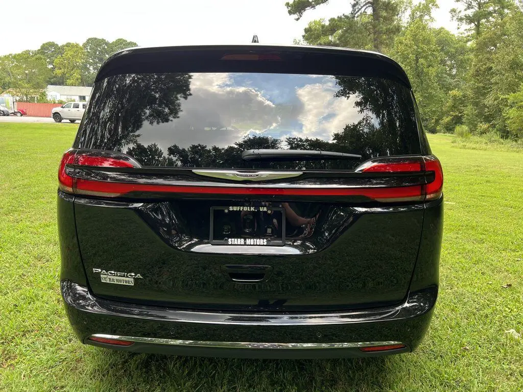 2026 Chrysler Pacifica Select photo 4