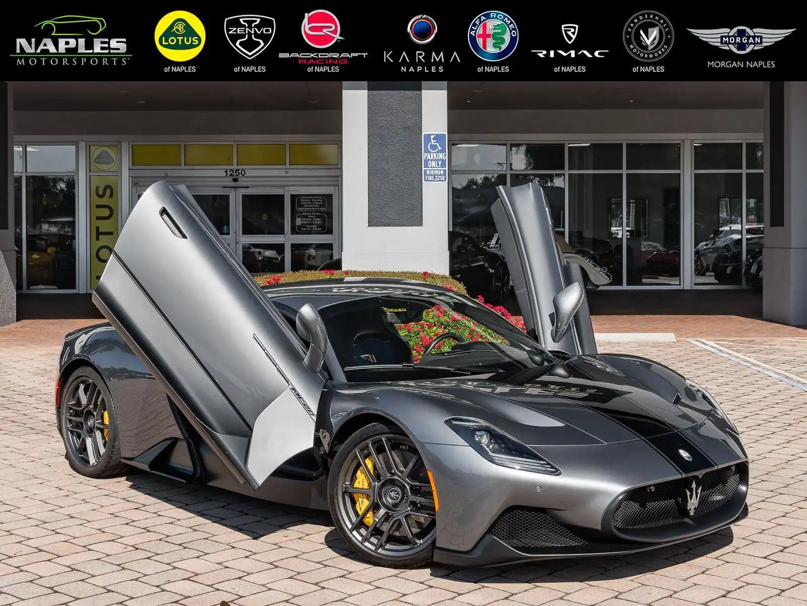 2022 Maserati MC20 Base's photo