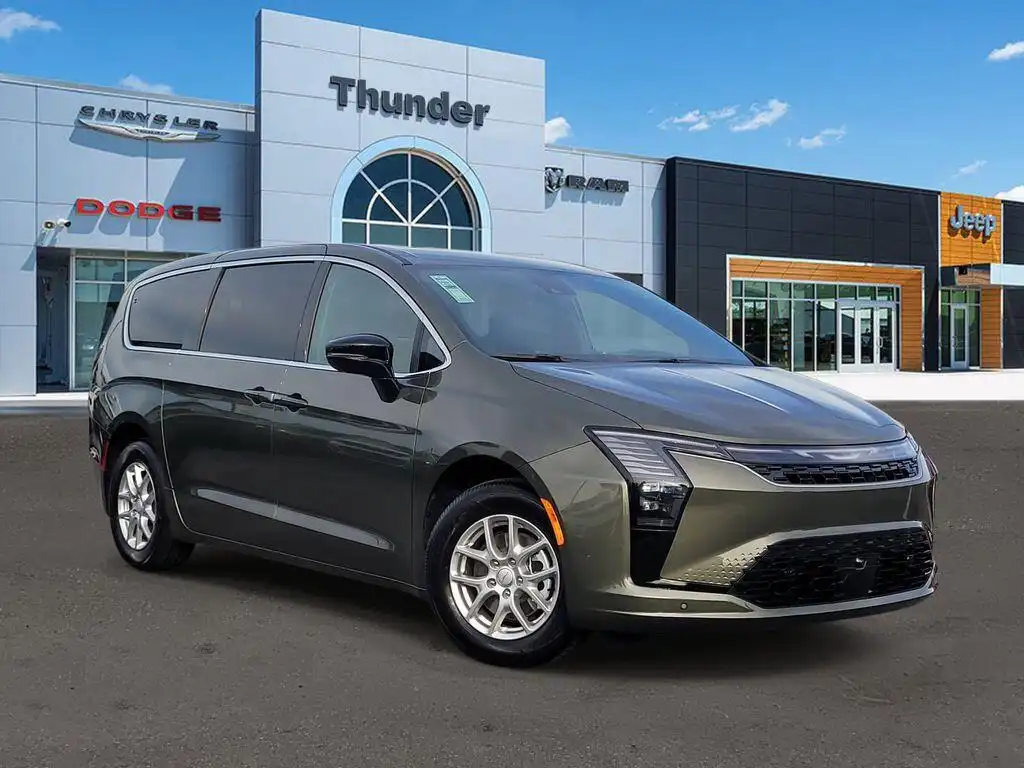 2027 Chrysler Pacifica Select's photo