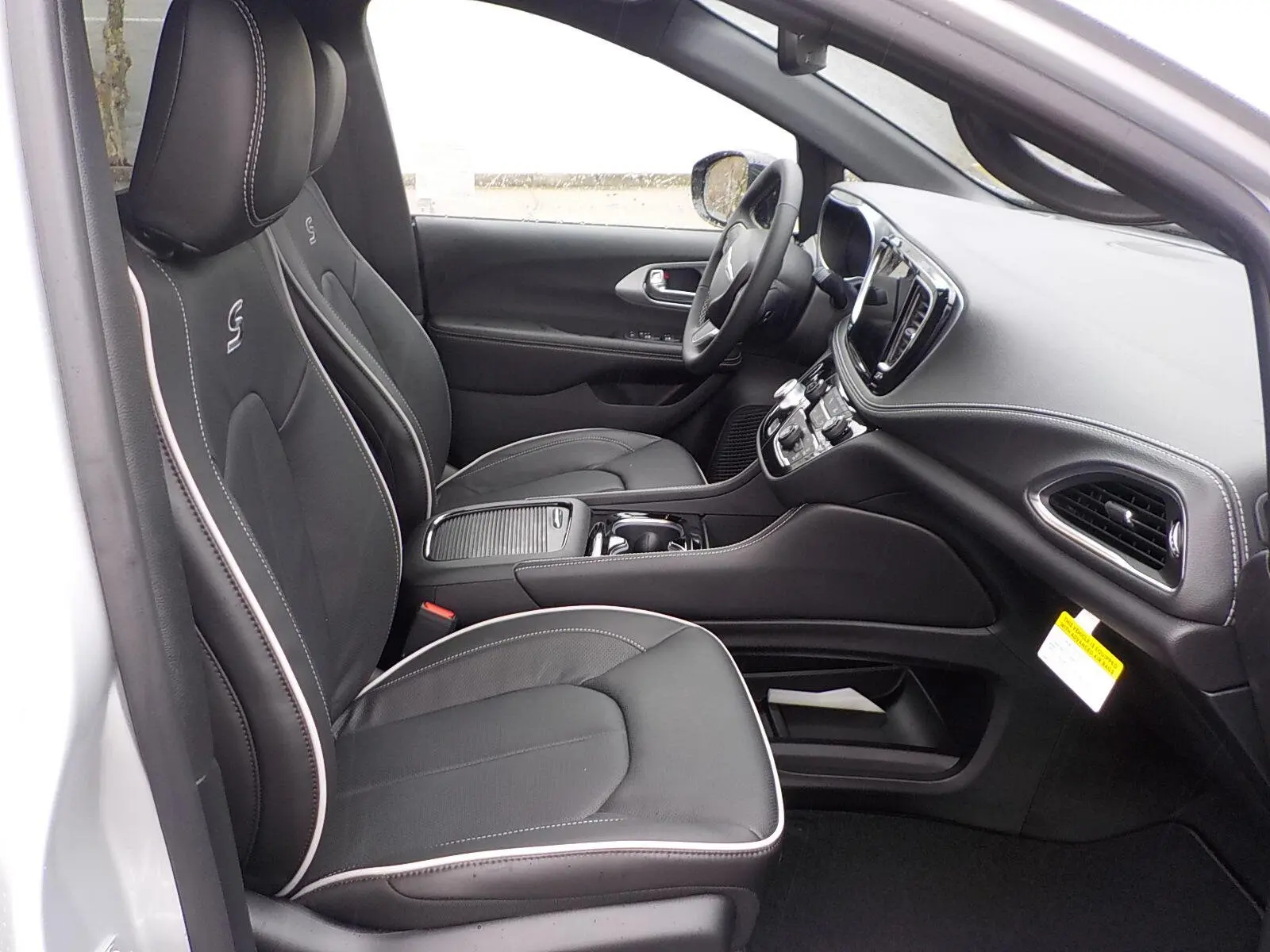 2026 Chrysler Pacifica Limited photo 5