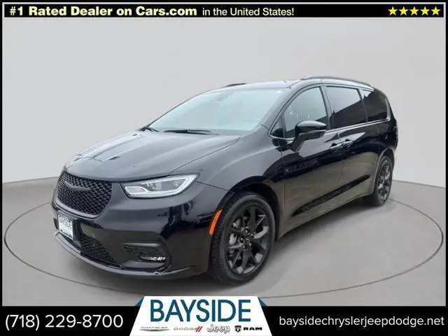 2023 Chrysler Pacifica Limited AWD photo 1