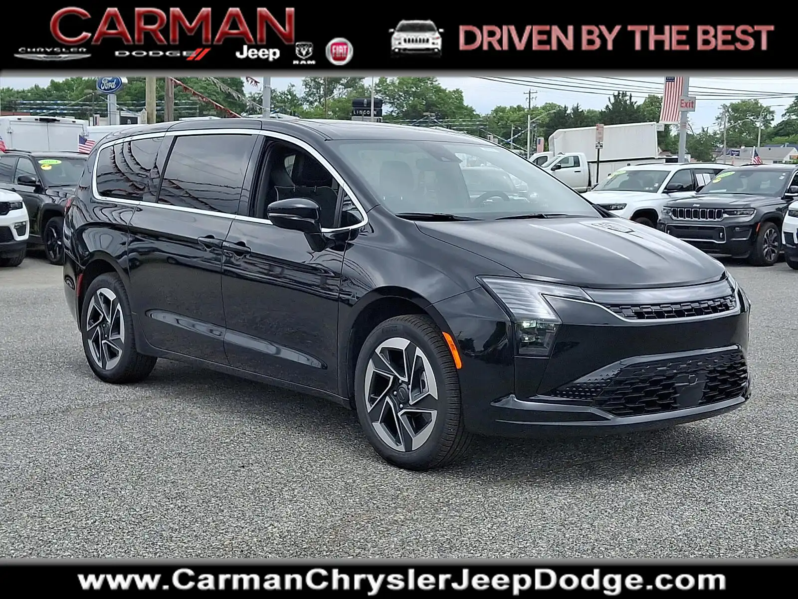 2027 Chrysler Pacifica Limited AWD's photo