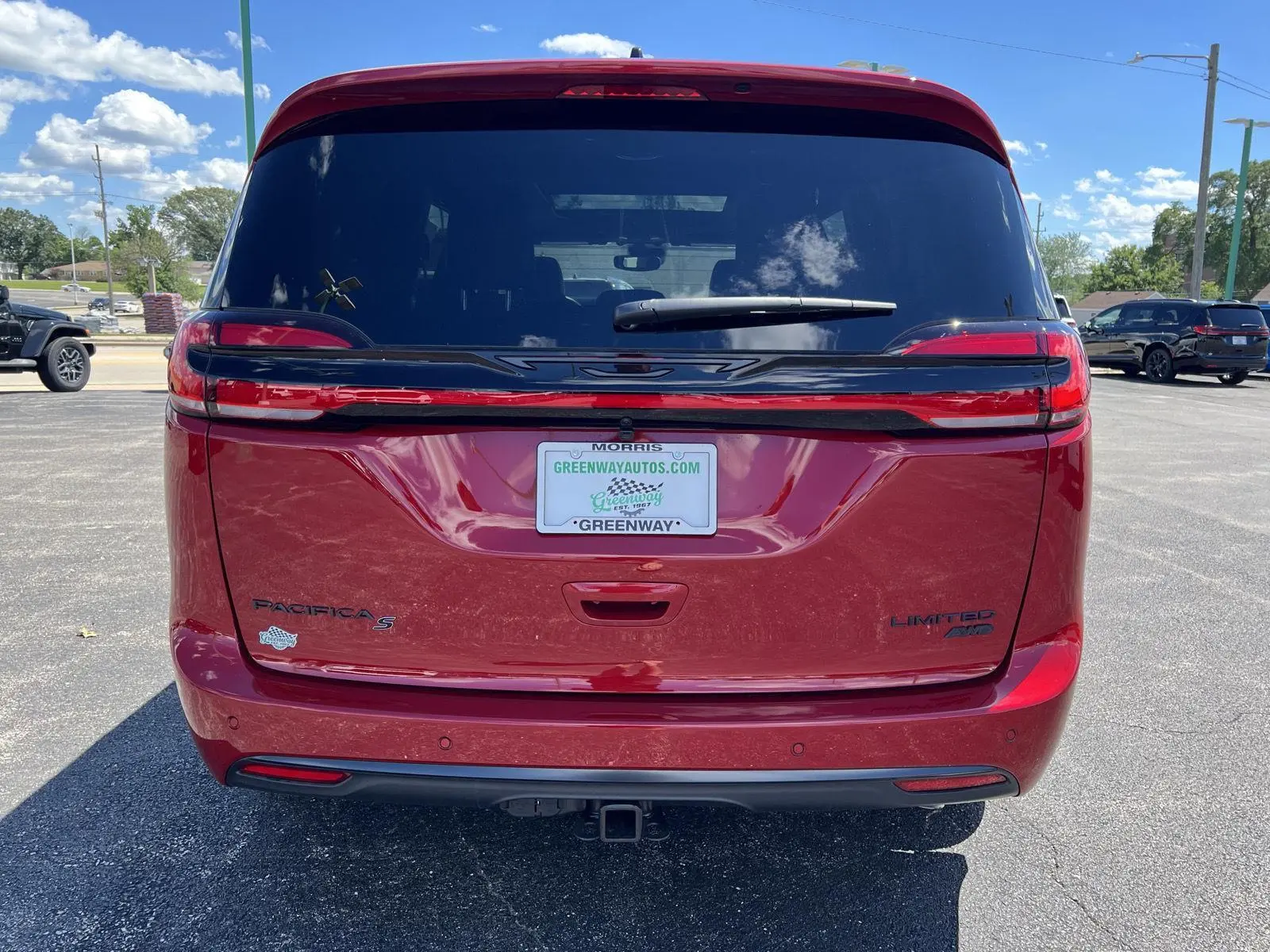 2027 Chrysler Pacifica Limited AWD photo 5