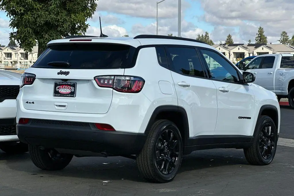 2026 Jeep Compass Altitude 4X4 photo 4