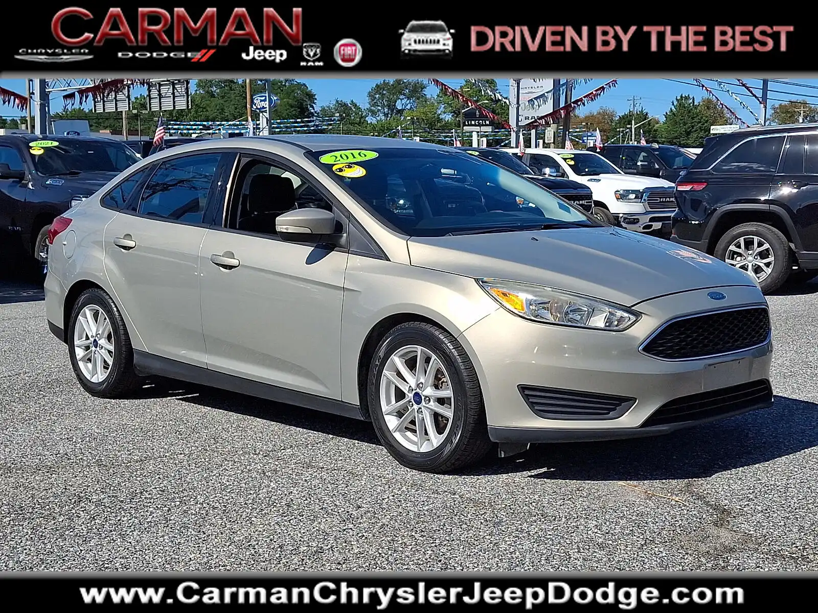 2016 Ford Focus SE Sedan's photo