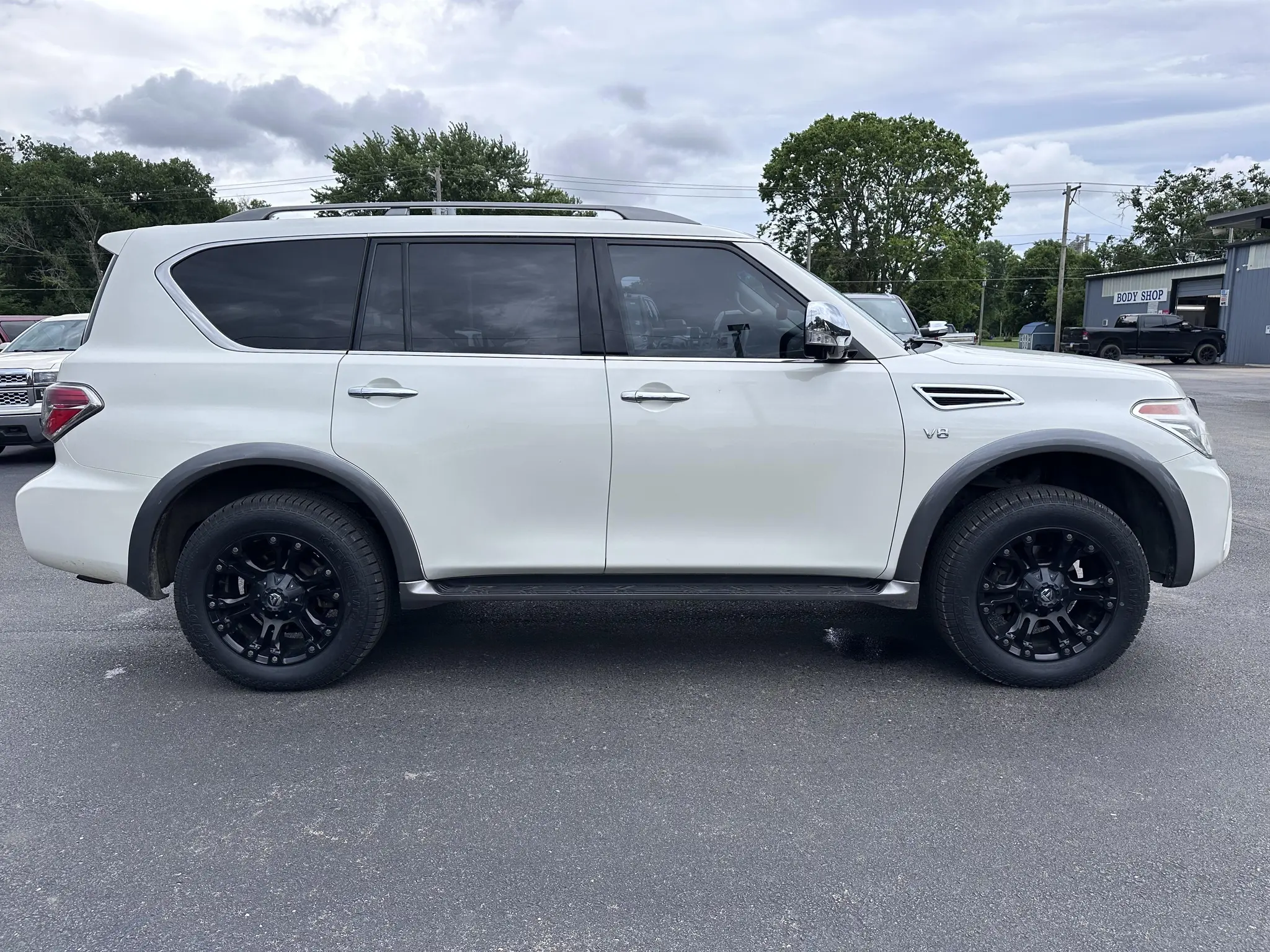 2017 Nissan Armada Platinum 4X4 photo 5