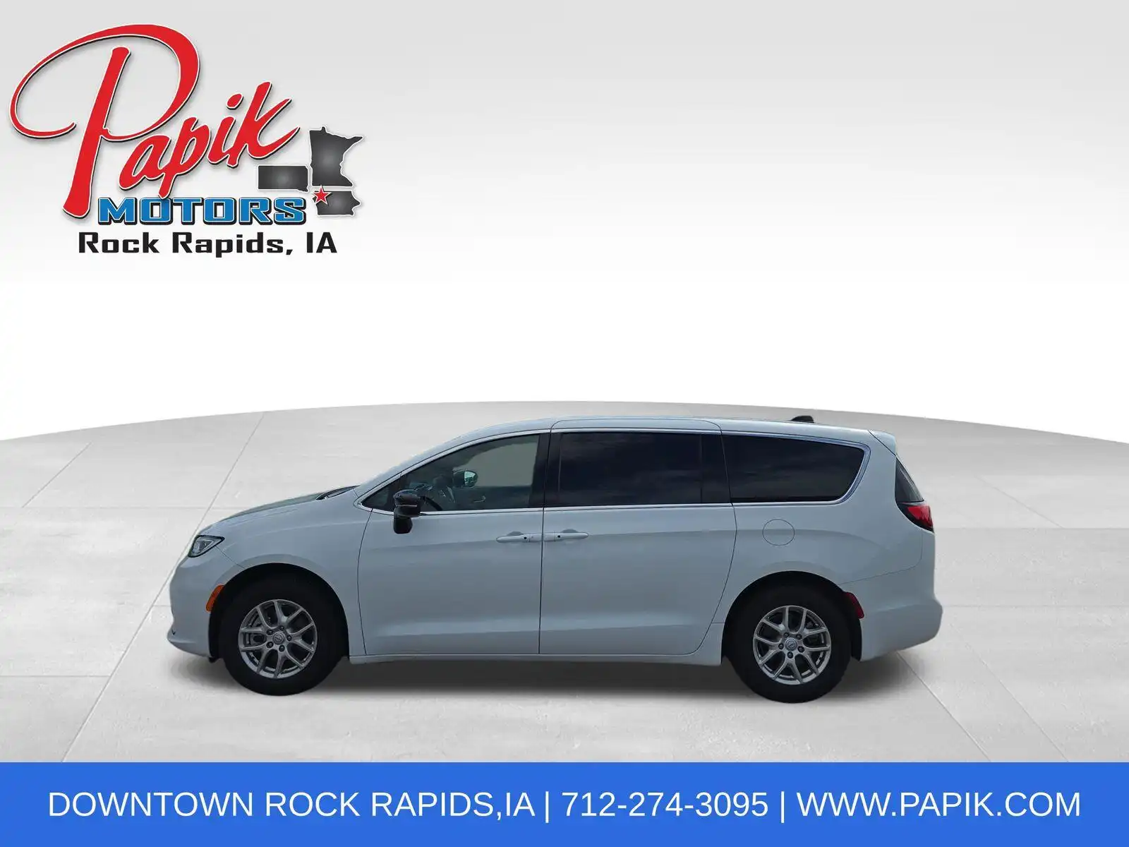 2025 Chrysler Pacifica Select's photo