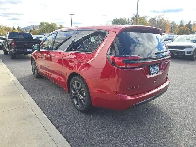 2026 Chrysler Pacifica Select photo 4
