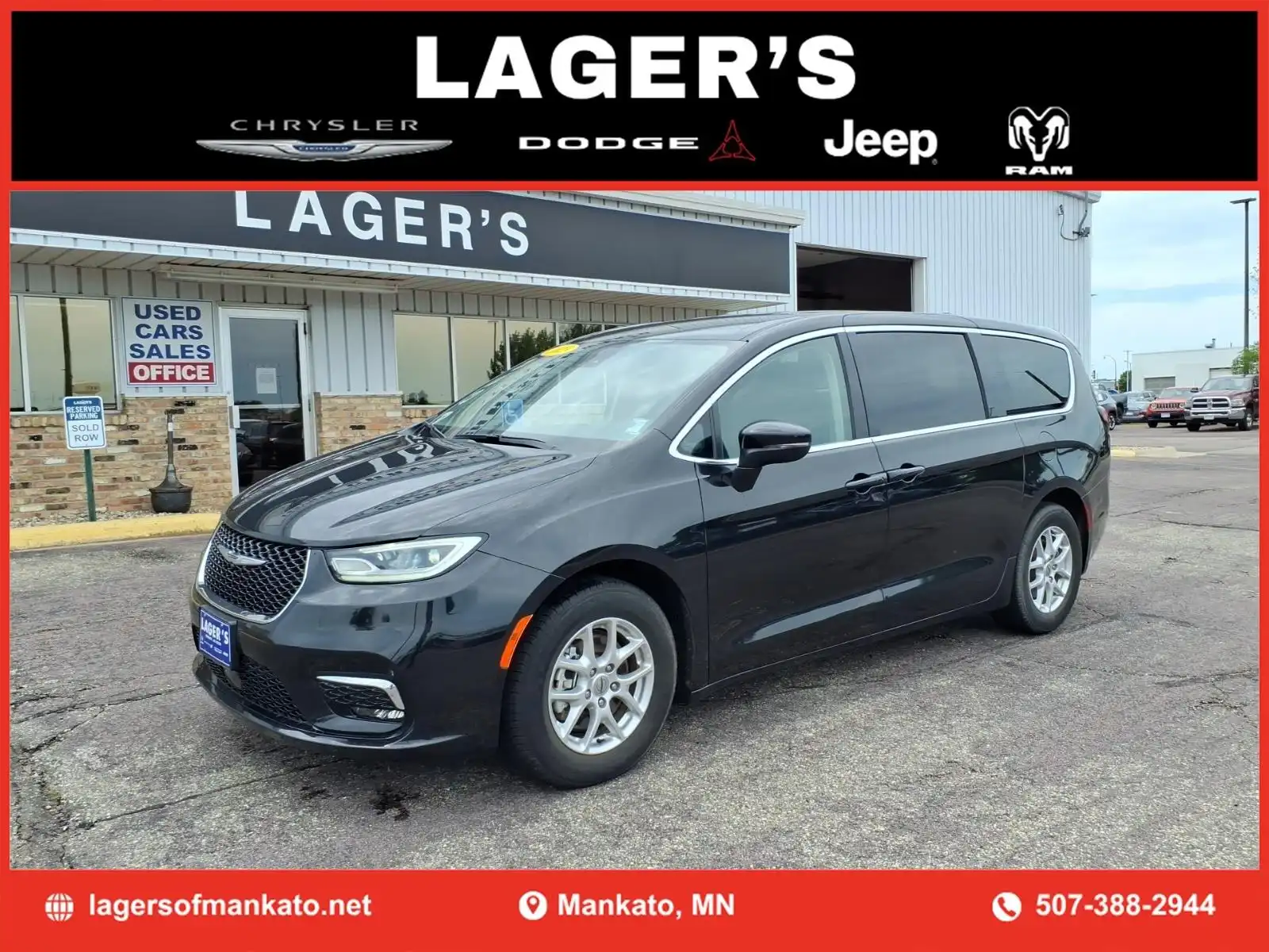 2023 Chrysler Pacifica Touring L's photo
