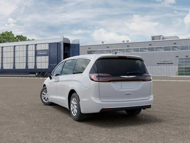 2026 Chrysler Pacifica Select photo 3