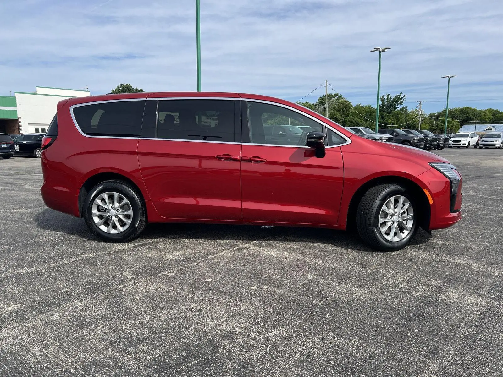 2027 Chrysler Pacifica Select AWD photo 3