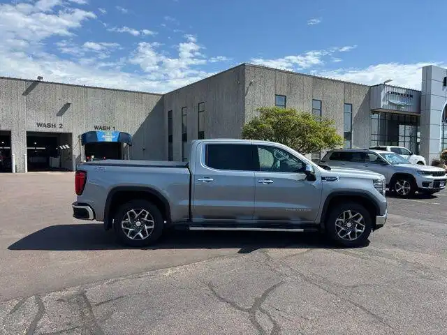 2024 GMC Sierra 4WD Crew Cab Short Box SLT's photo