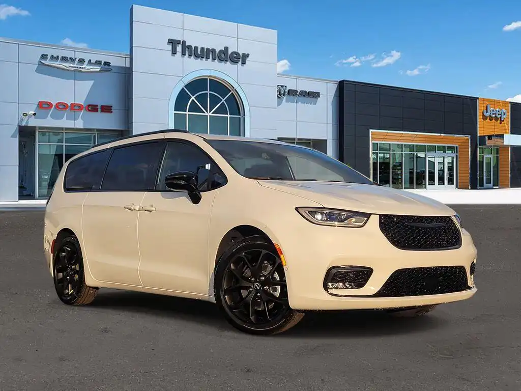 2026 Chrysler Pacifica Select's photo