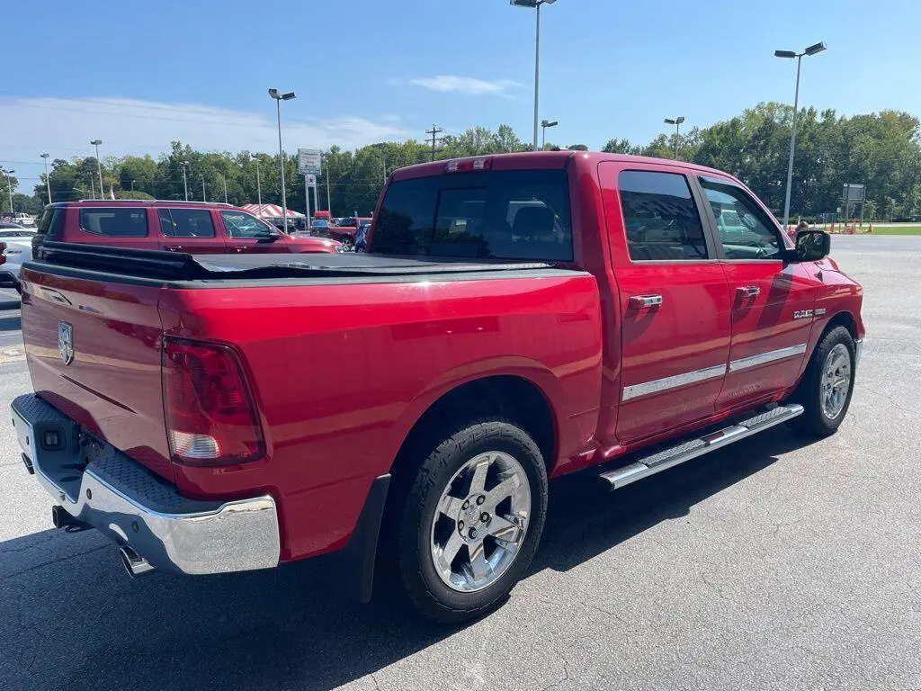 2010 RAM 1500 SLT Crew Cab photo 4