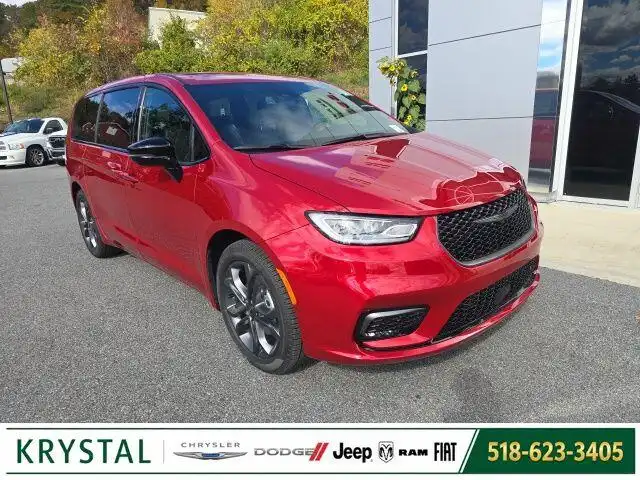 2026 Chrysler Pacifica Select's photo