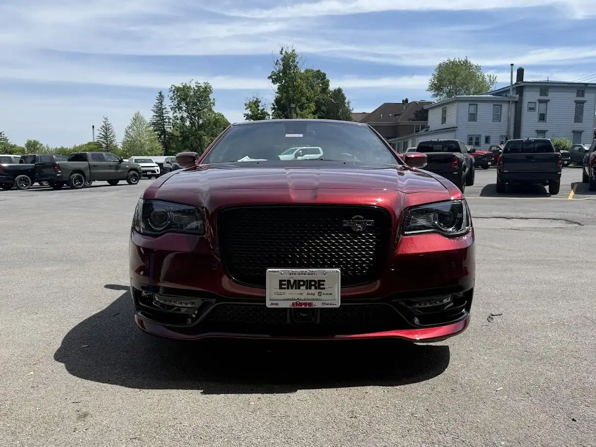 2023 Chrysler 300 C's photo