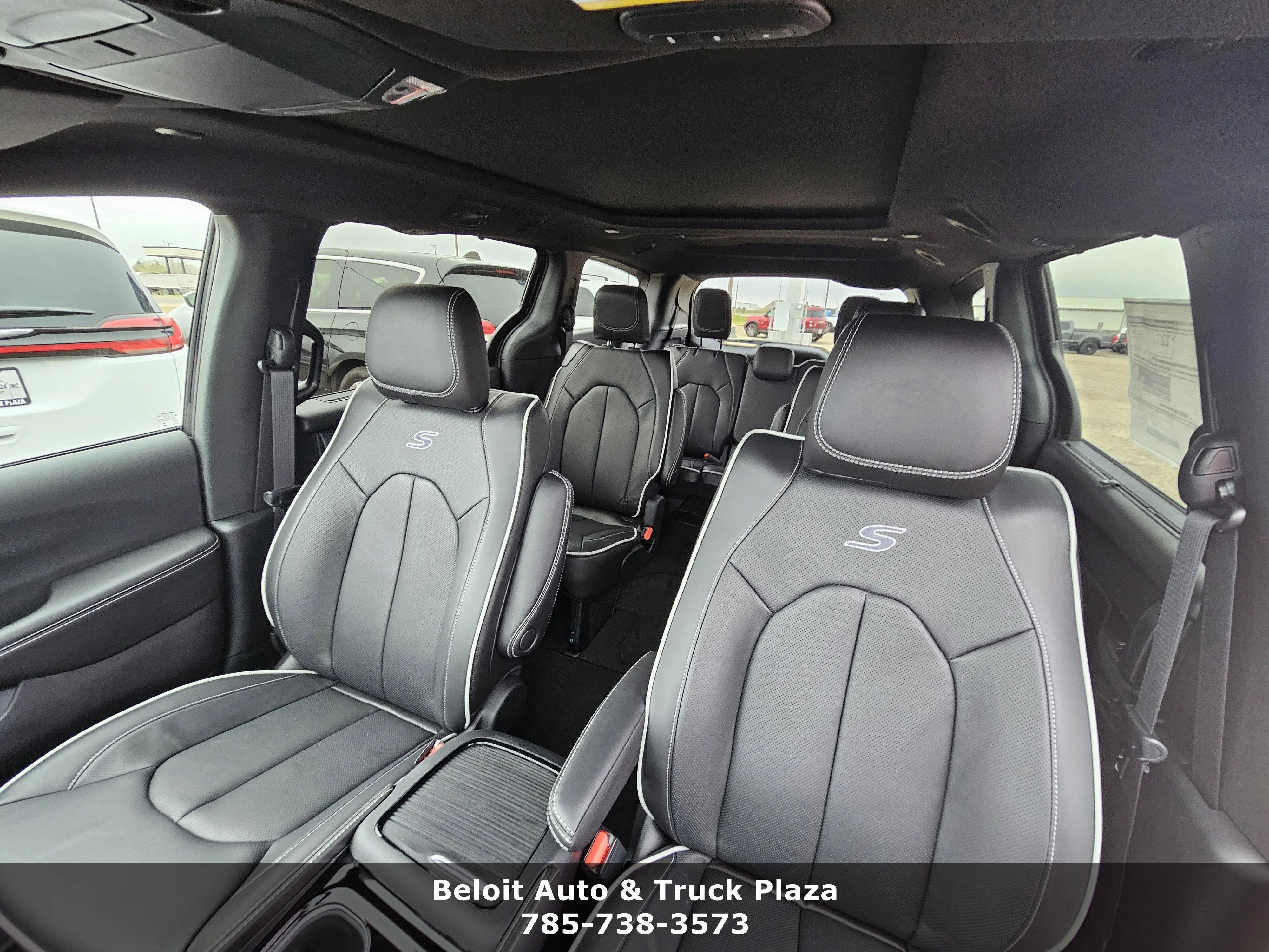 2026 Chrysler Pacifica Limited photo 5