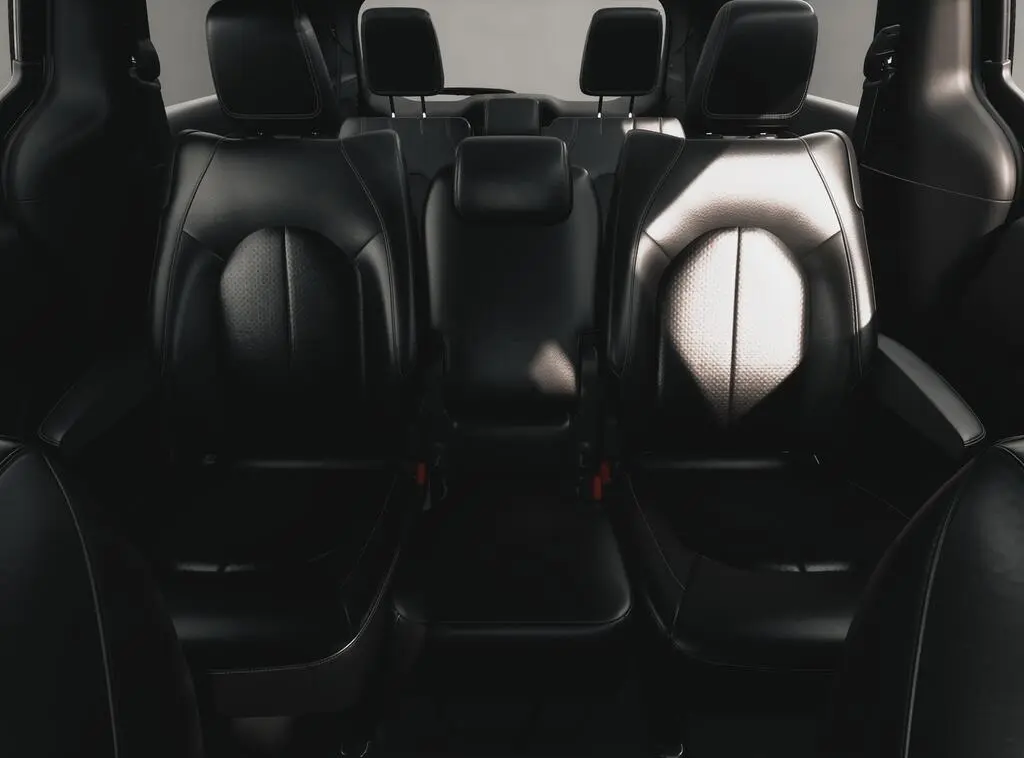 2027 Chrysler Pacifica Select photo 3