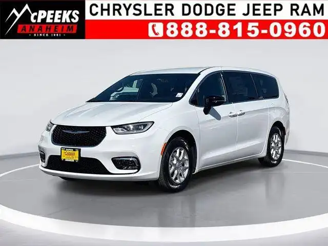 2026 Chrysler Pacifica Select's photo