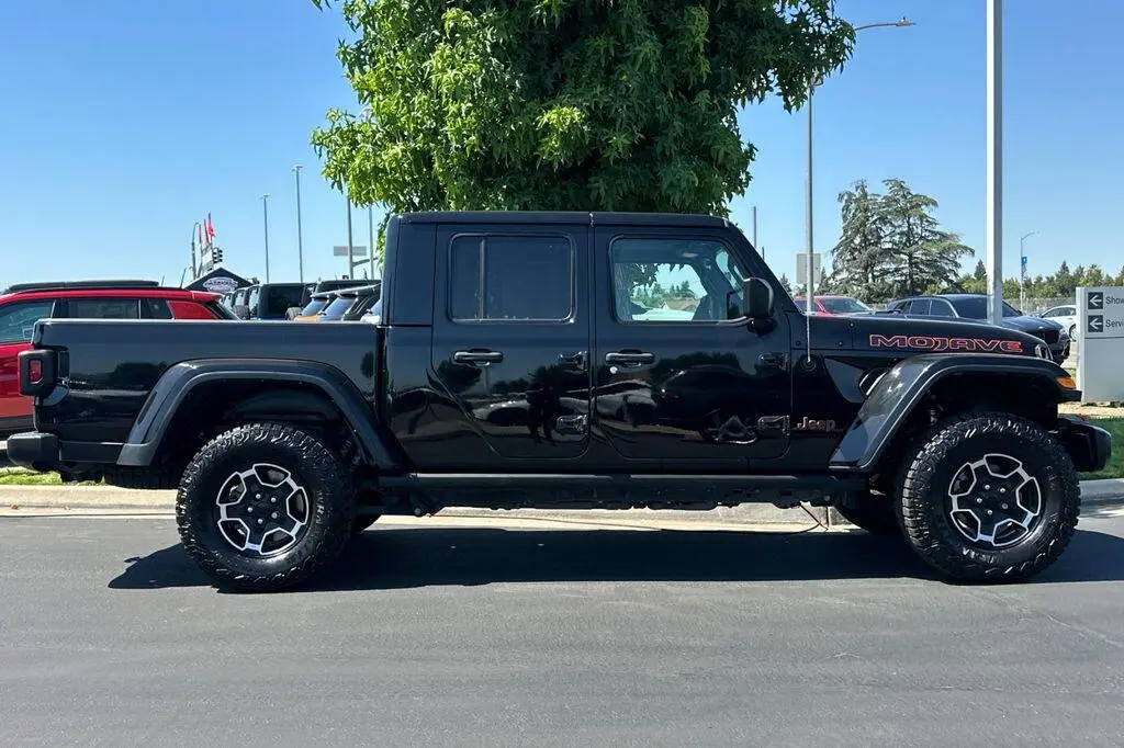 2023 Jeep Gladiator Mojave photo 3