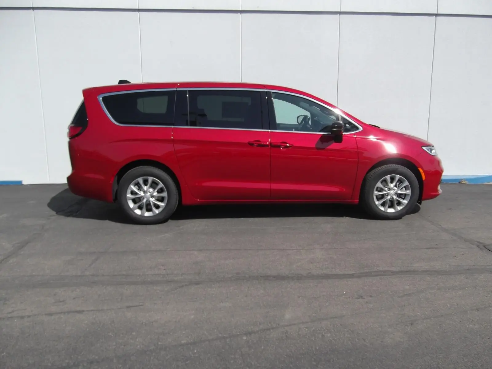 2026 Chrysler Pacifica Select AWD photo 4