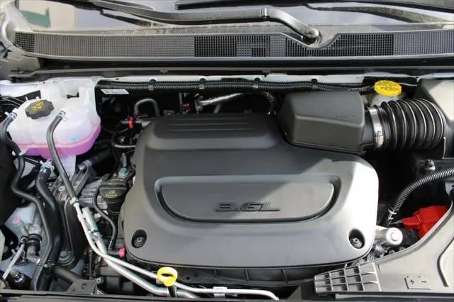 2026 Chrysler Pacifica Select photo 4