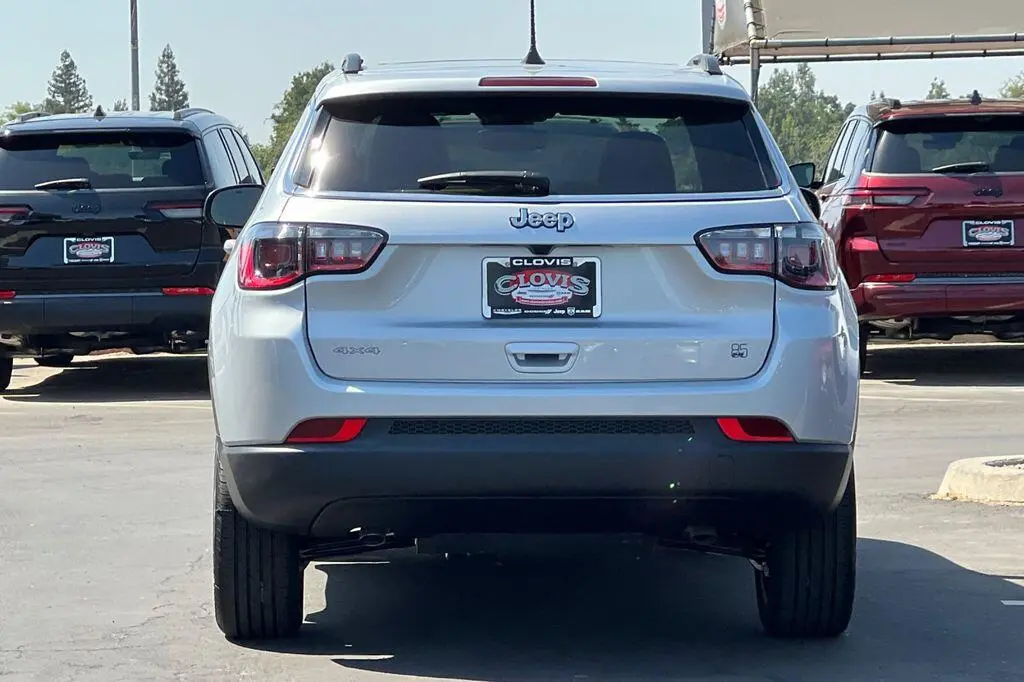 2026 Jeep Compass 85th Anniversary Edition 4WD photo 5