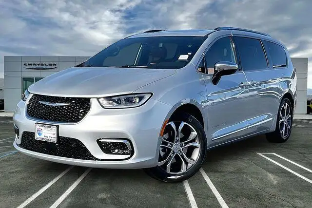 2026 Chrysler Pacifica Pinnacle photo 1
