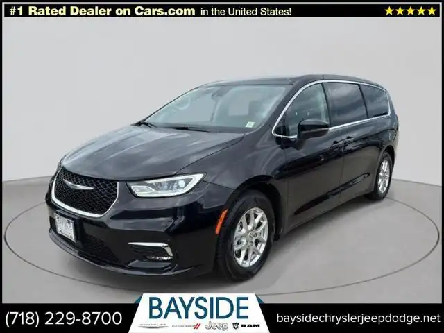 2023 Chrysler Pacifica Touring L's photo