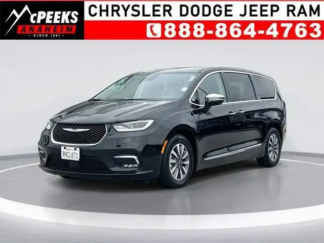2023 Chrysler Pacifica Hybrid Limited Hybrid's photo